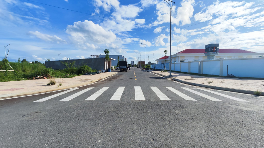 Cặp nền góc VIP đối diện Trạm Y Tế đường A5 KDC Tân Phú