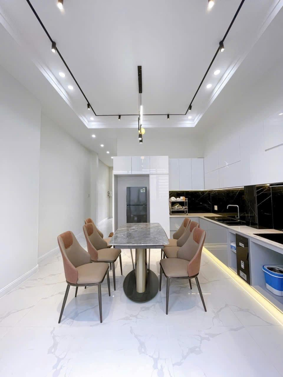 🎉 Nhà 3 lầu 📍 Mặt Tiền Nguyễn Văn Cừ 🌹Hồng Phát