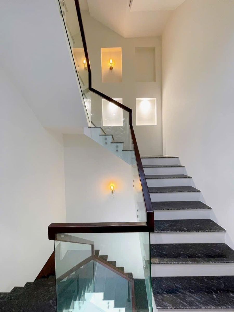 🎉 Nhà 3 lầu 📍 Mặt Tiền Nguyễn Văn Cừ 🌹Hồng Phát