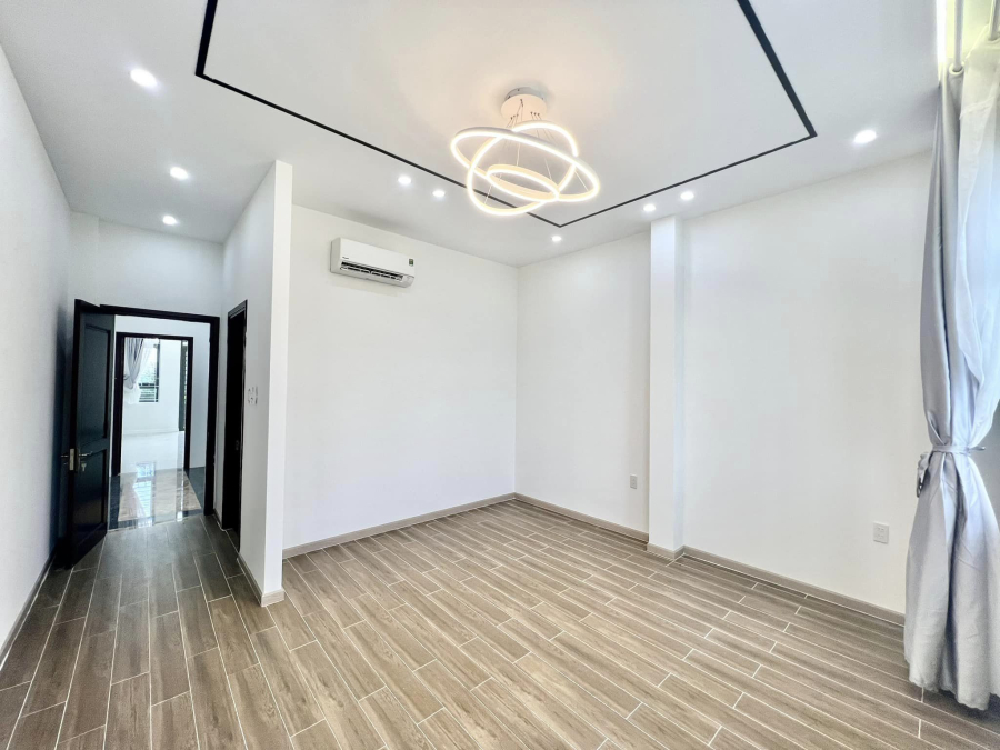 🎉 Nhà 3 lầu 📍 Mặt Tiền Nguyễn Văn Cừ 🌹Hồng Phát