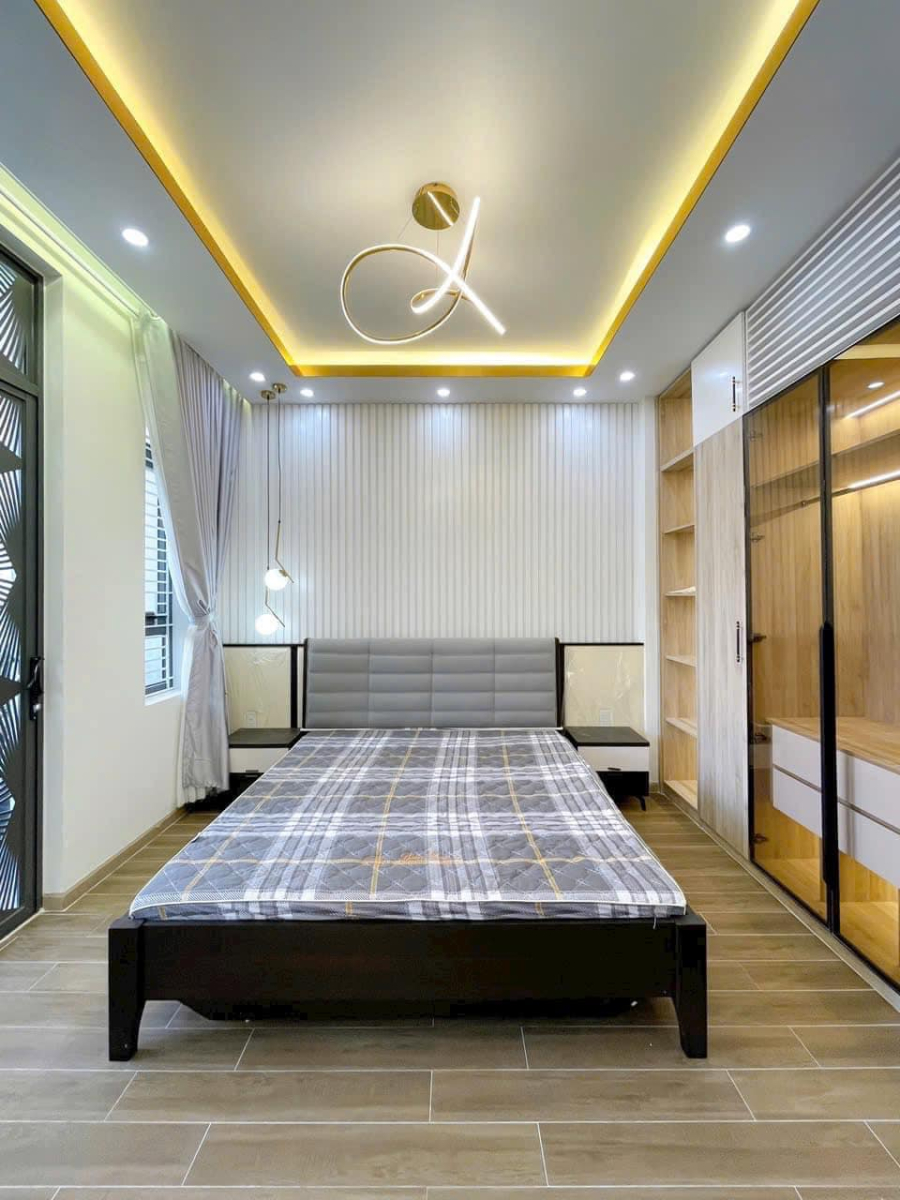 🎉 Nhà 3 lầu 📍 Mặt Tiền Nguyễn Văn Cừ 🌹Hồng Phát