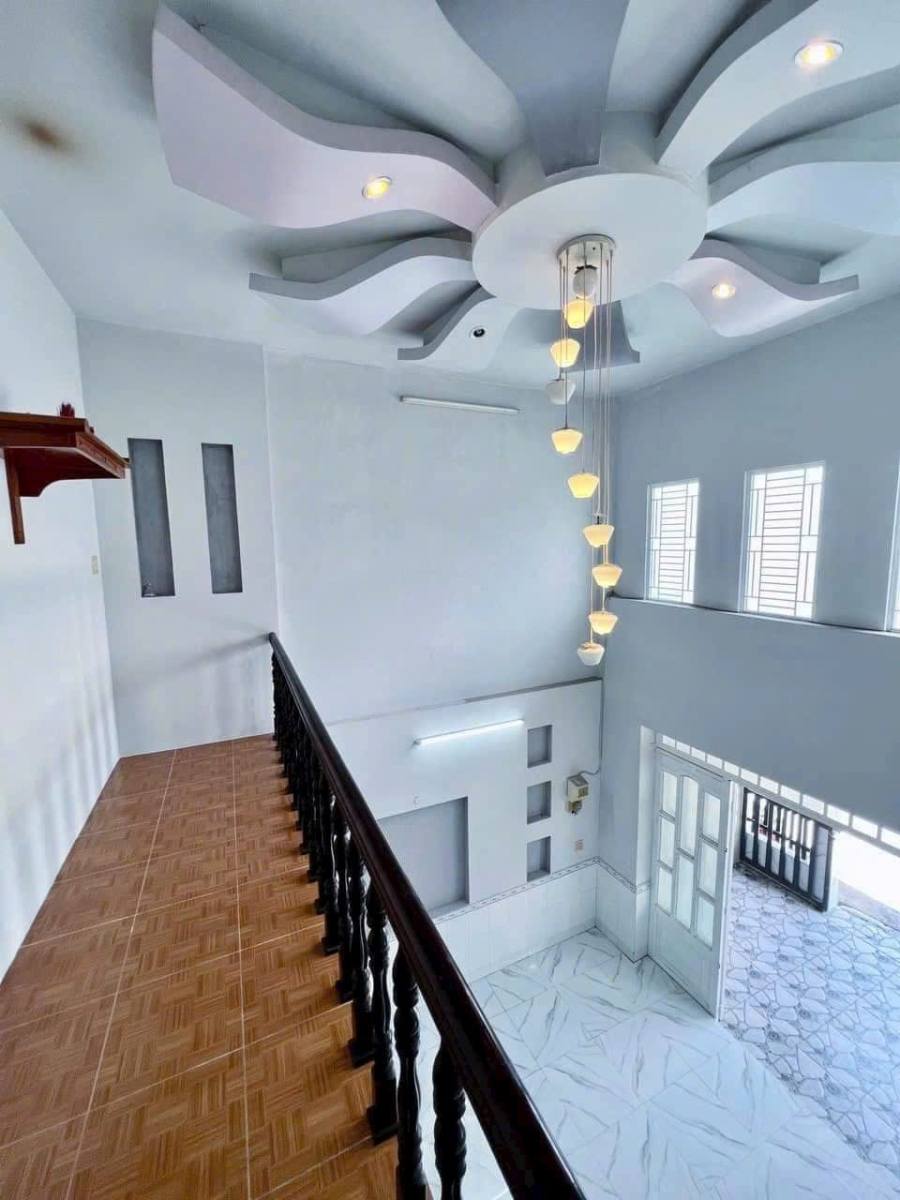 NHÀ LẦU LỬNG - RỘNG MÊNH MÔNG - VỊ TRÍ ĐẸP - HẺM 694 (TỔ 3) ĐƯỜNG 3/2, NINH KIỀU.