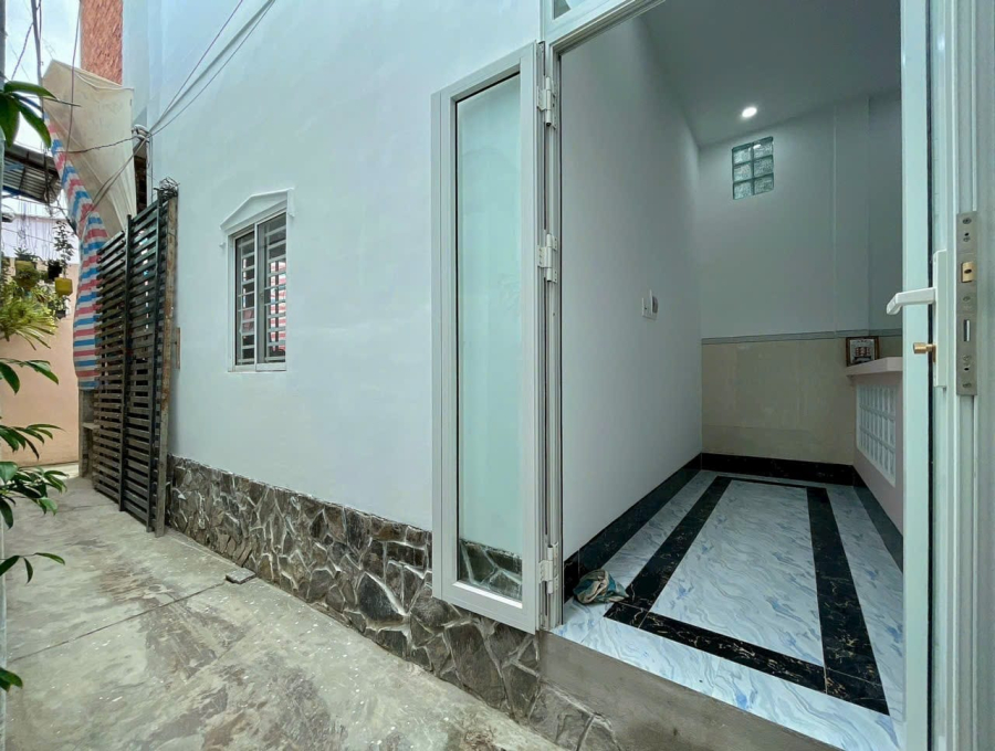 Nhà lầu đúc mới đẹp kiên cố ngay chợ Xuân Khánh (Hẻm 3 Mậu Thân), Ninh Kiều, Cần Thơ.