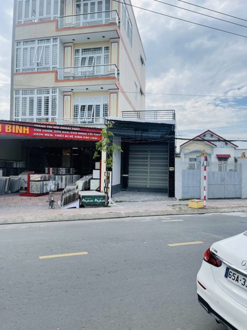 NHÀ MẶT TIỀN NGUYỄN THÔNG CHO THUÊ HOẶC BÁN