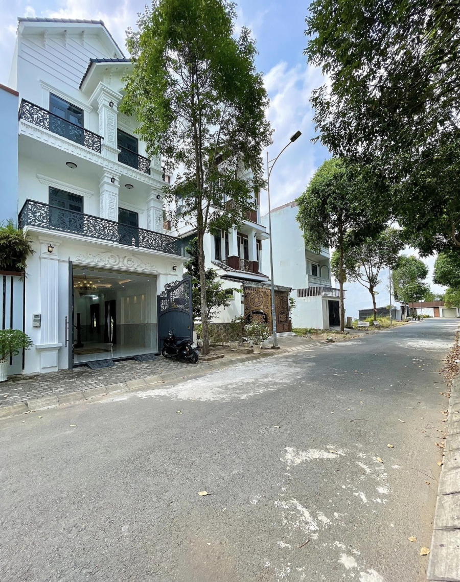 ❇❇❇ BÁN NHÀ BIỆT THỰ PHONG CÁCH CHÂU ÂU 1 TRỆT 2 LẦU ( MỚI 100%), 2 MẶT TIỀN ĐƯỜNG 12m và hẻm hông 4m.