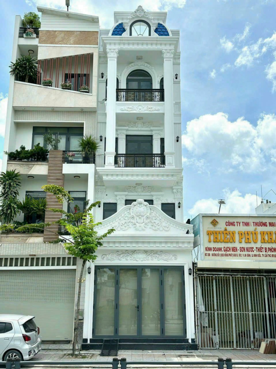 Nhà 3 Lầu Thêm Sân Thượng - Mặt Tiền Trần Hoàng Na