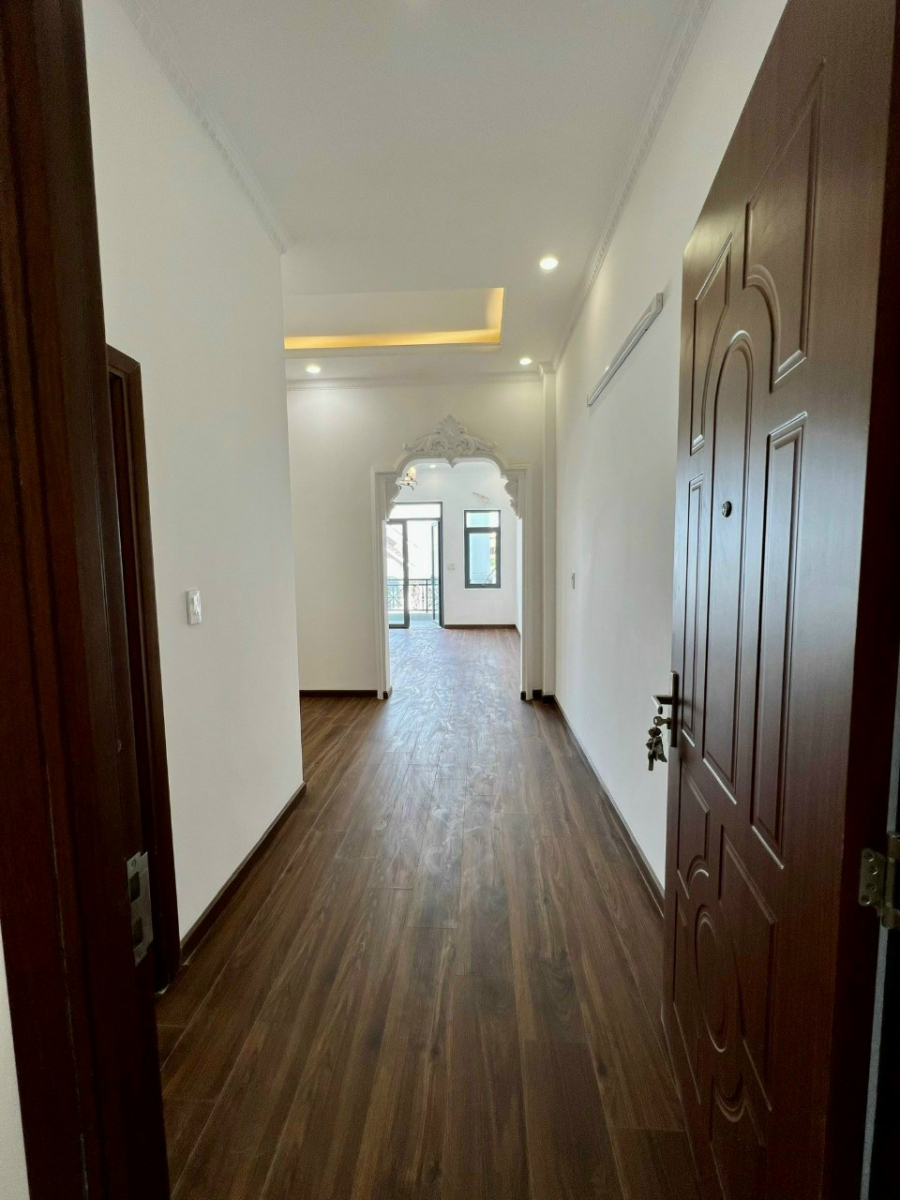 Nhà 3 Lầu Thêm Sân Thượng - Mặt Tiền Trần Hoàng Na