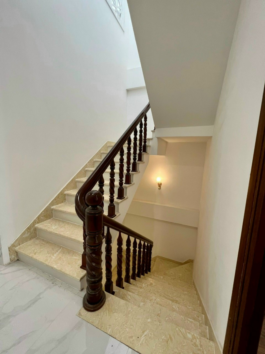 Nhà 3 Lầu Thêm Sân Thượng - Mặt Tiền Trần Hoàng Na