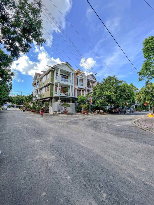 Nhà 2 lầu đất rộng 5x25 KDC 586