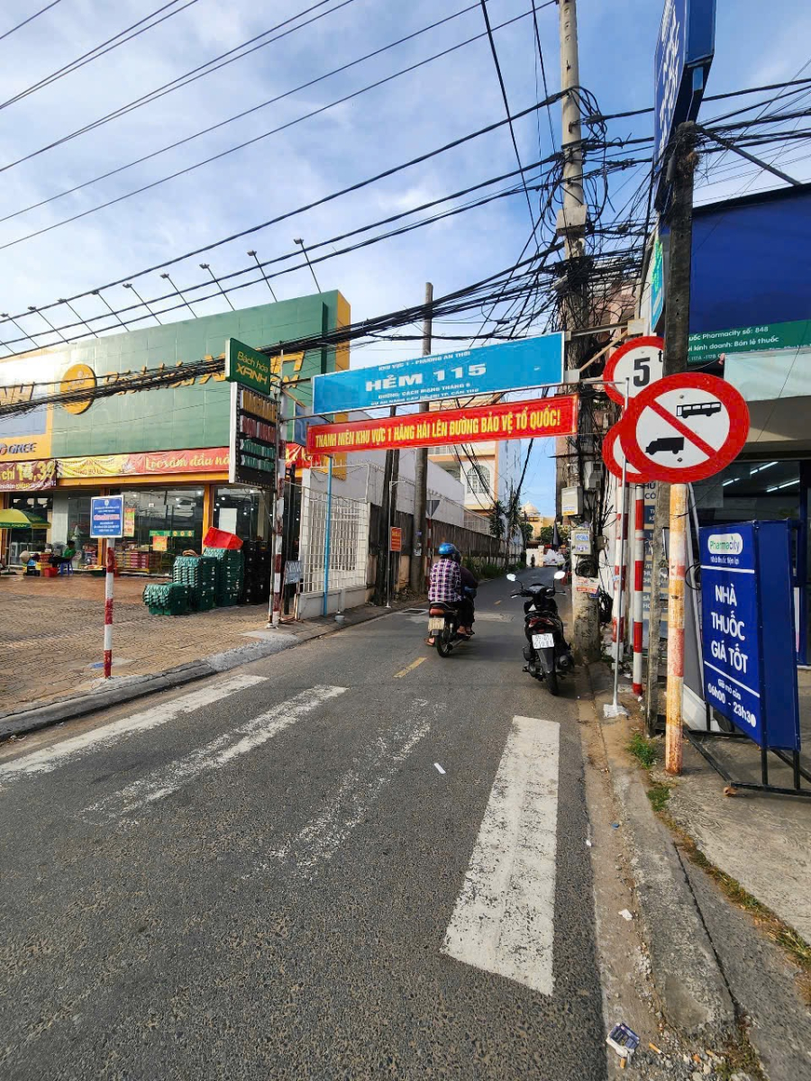 NỀN 2 MẶT TIỀN HẺM 115 CMT8