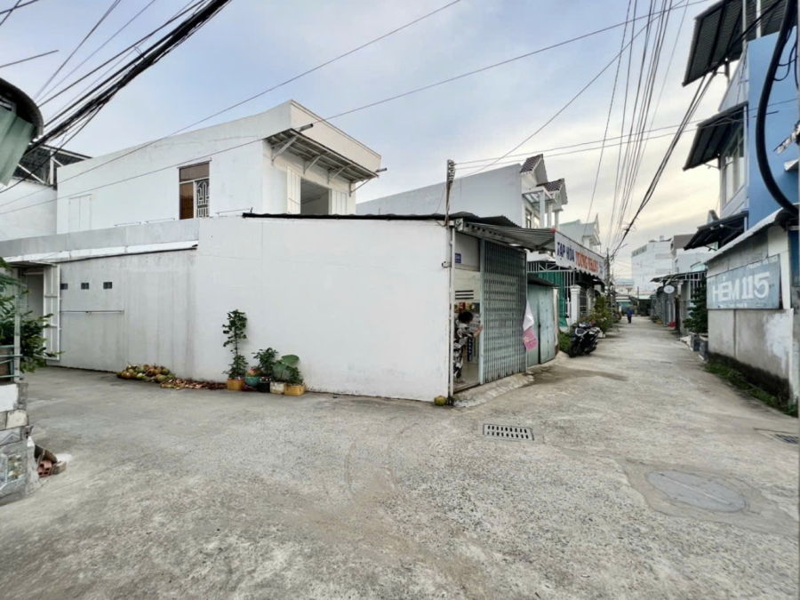 NỀN 2 MẶT TIỀN HẺM 115 CMT8