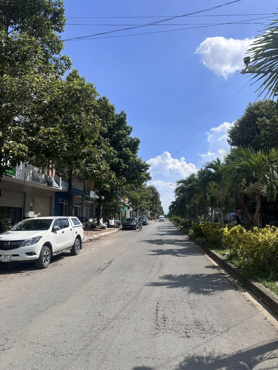 Nhà hoàn thiện trục chính đường A2 Phú An