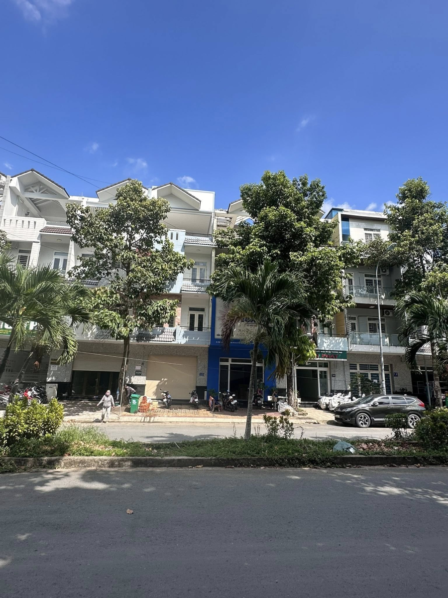 Nhà hoàn thiện trục chính đường A2 Phú An