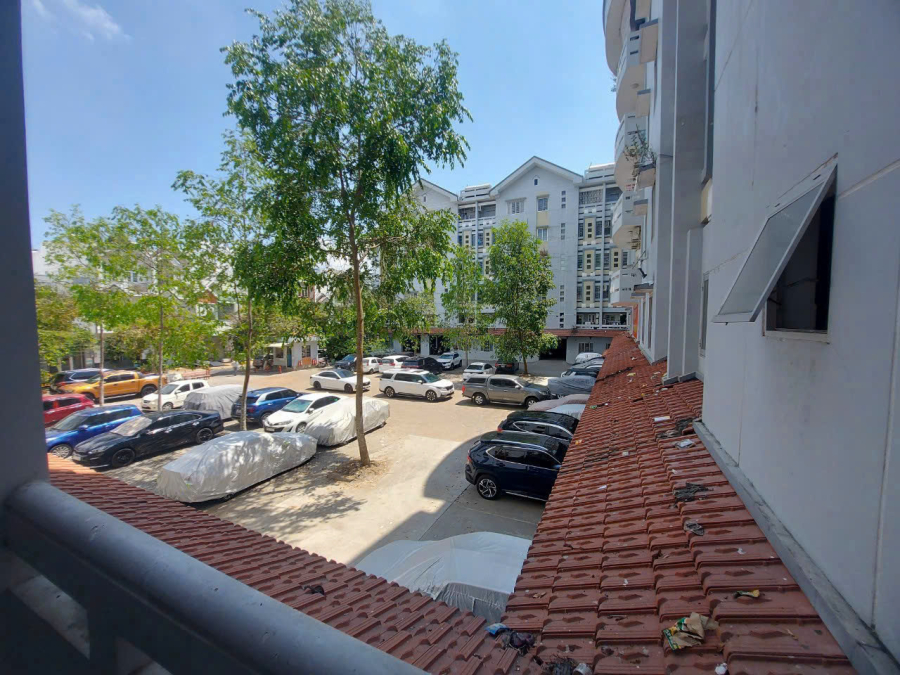 Mặt tiền trệt lầu - Chung cư 5 tầng Hưng Phú, Block A