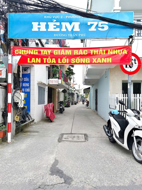 Giá 890 triệu - Nhà 1 trệt 1 lầu hoàn công 24m2 hẻm 75 Trần Phú 